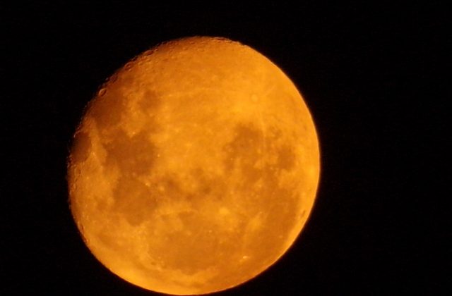 Una superluna en el cielo puntano