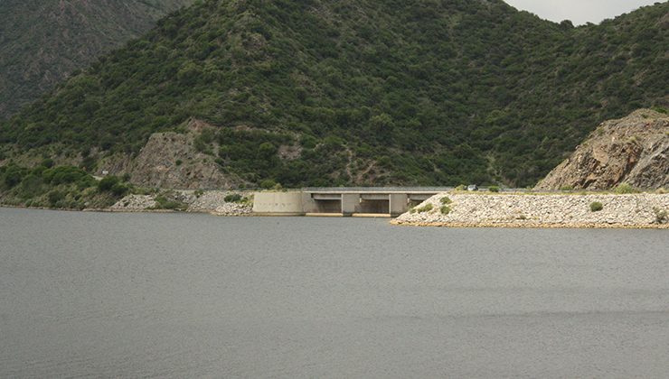 Tareas de mantenimiento en los diques Cruz de Piedra, La Florida y Nogolí