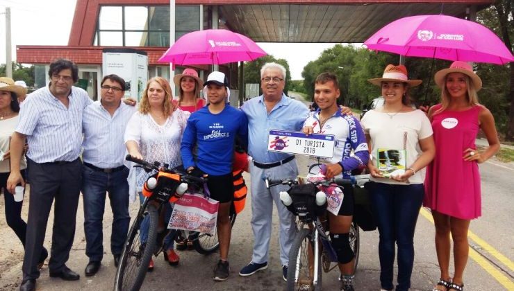 Cálido recibimiento a turistas en el inicio de la temporada