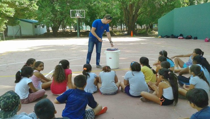 En vacaciones, los chicos aprenden sobre residuos sólidos urbanos y salud ambiental