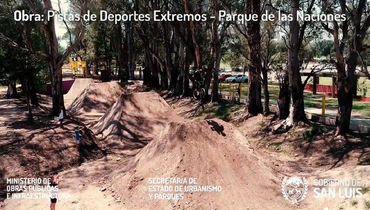 Un equipo de BMX nacional filma un video promocional en el Parque de las Naciones