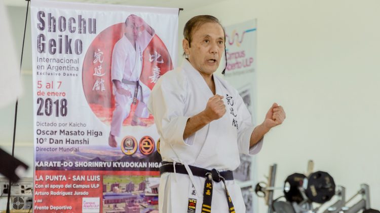 El maestro Oscar Higa dio cátedra de karate en el Campus “Arturo Rodríguez Jurado”