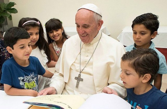 El Papa, una vez más, pidió por los refugiados