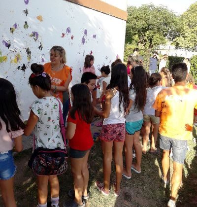 “Pinta Bien, Pinta San Luis” y los chicos del barrio 292 Viviendas llenaron de color la plaza