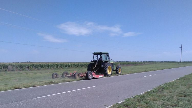 Continúan los operativos de desmalezado y limpieza en las rutas y autopistas