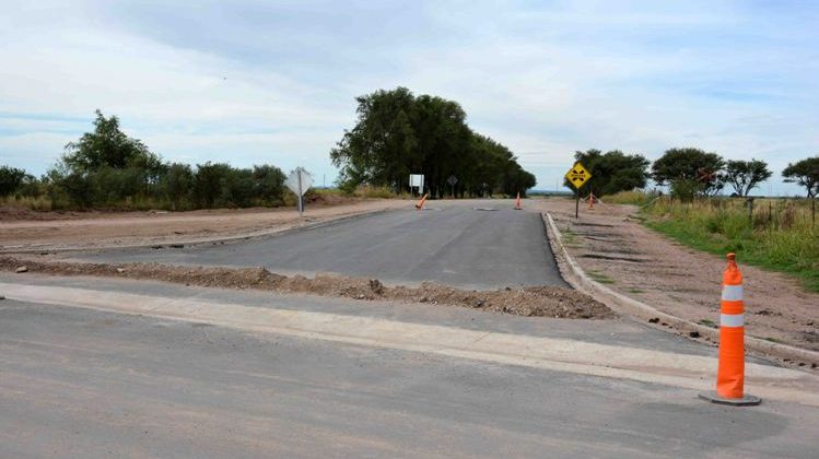 La obra de pavimentación ya cuenta con más del 50 % de progreso