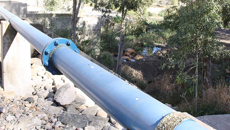 ¿Cuál es la diferencia entre el agua cruda y el agua potable? 