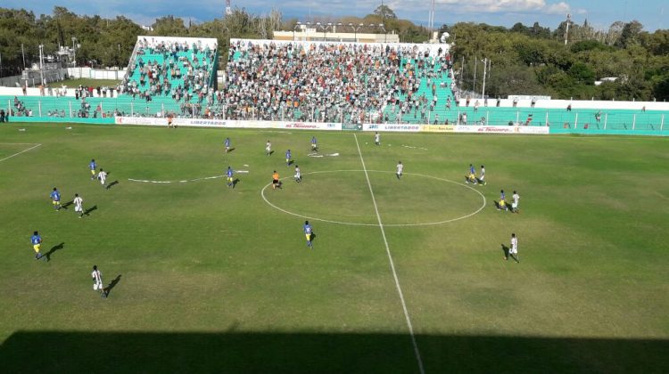 Juventud ganó en San Juan y se mantiene en lo alto del grupo