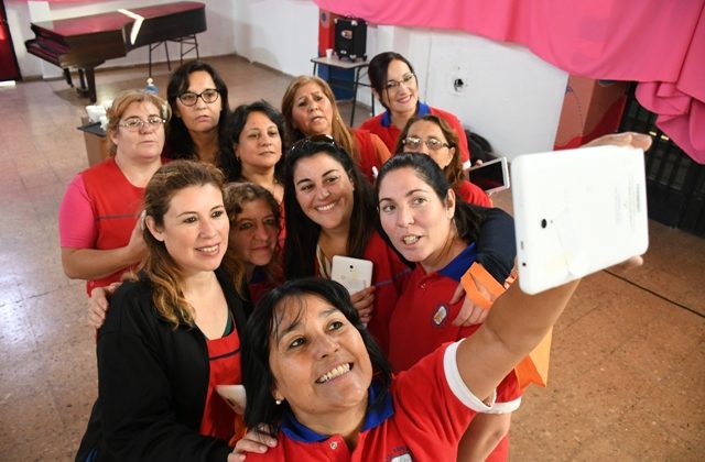 Comenzó la entrega de tabletas a docentes, directivos y preceptores