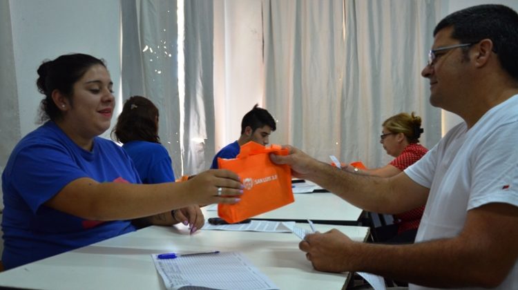 En la segunda jornada de entrega, 343 docentes recibieron su tableta