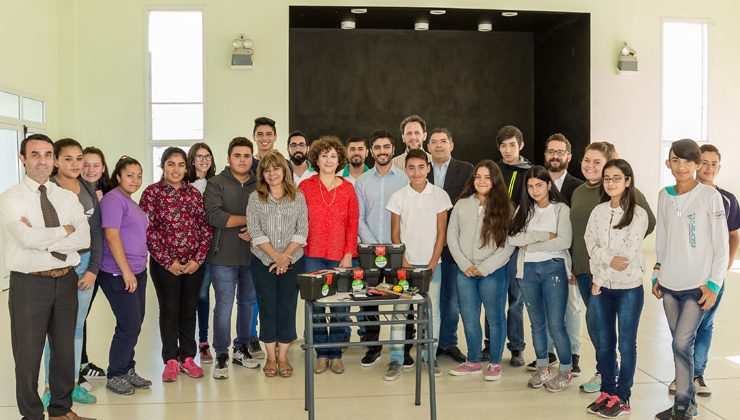 Con alegría y entusiasmo los chicos de la EPA Nº 17 “Polo Godoy Rojo” recibieron kits de robótica