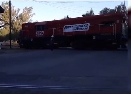 El tren de cargas ya circula rumbo a Bahía Blanca