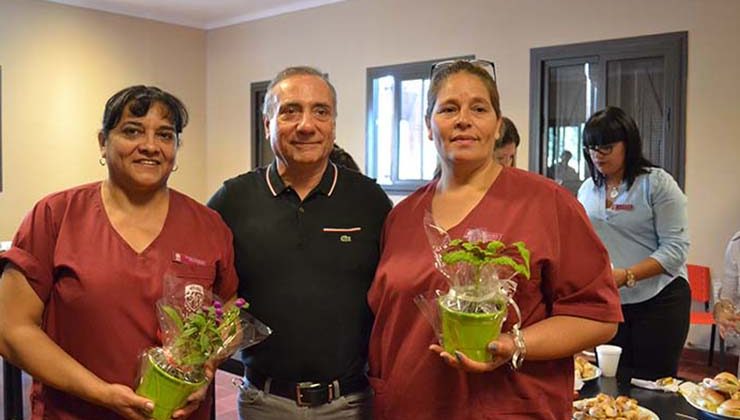 Alumnas, profesoras y personal de la UPrO recibieron un presente en el Día de la Mujer