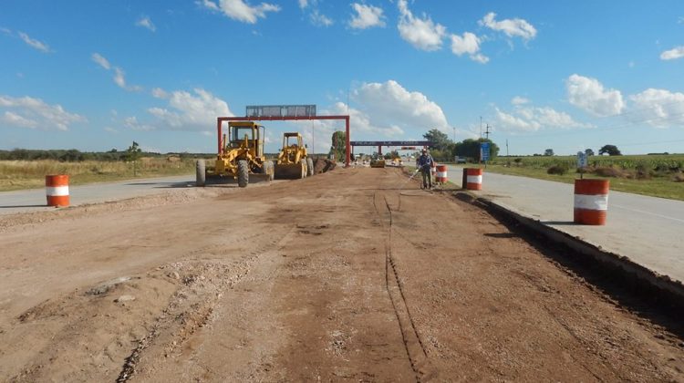 Progresa la instalación de la nueva balanza en el peaje de La Toma