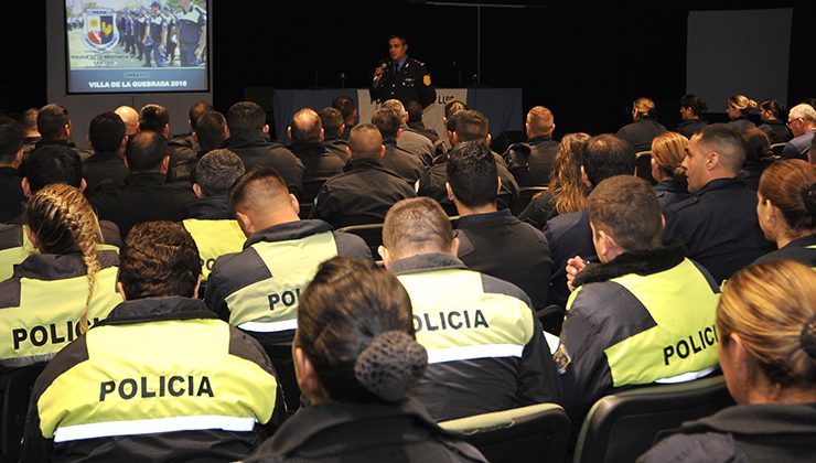 Capacitaron a los más de 400 policías que participarán del operativo en Villa de la Quebrada