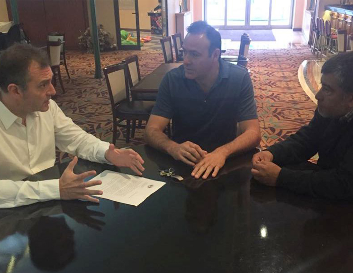 Enrique Cabrera, se reunió con el presidente del Aero Club Villa Mercedes, Javier Darnay Ramos.