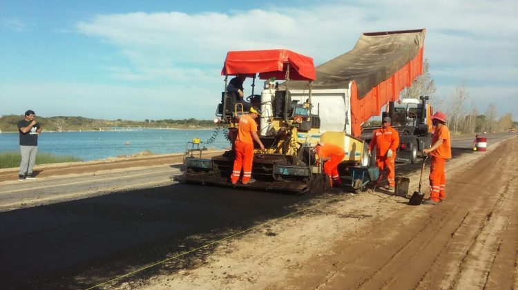 Vialidad Provincial comenzó a asfaltar la Ruta Nº 3