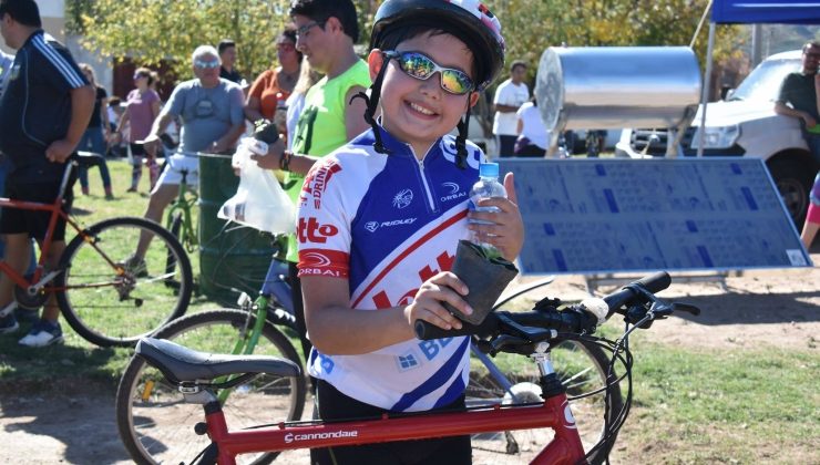 Grandes y chicos pedalearon para “darle un respiro al planeta”