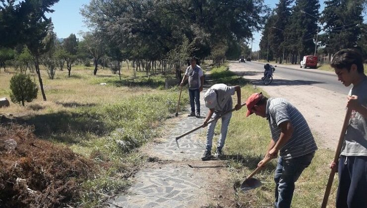 Continúa la limpieza profunda del Parque IV Centenario