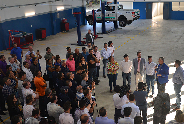 El gobernador Alberto Rodríguez Saá inauguró los talleres de movilidad..