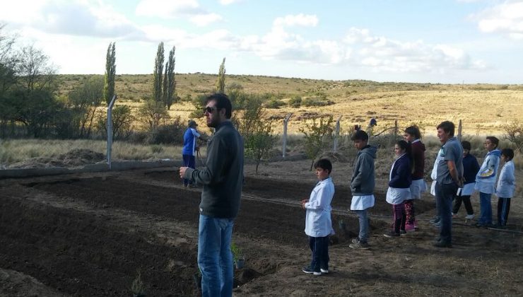 Alumnos de la Escuela “Soldado Puntano” se capacitaron en huertas ecológicas