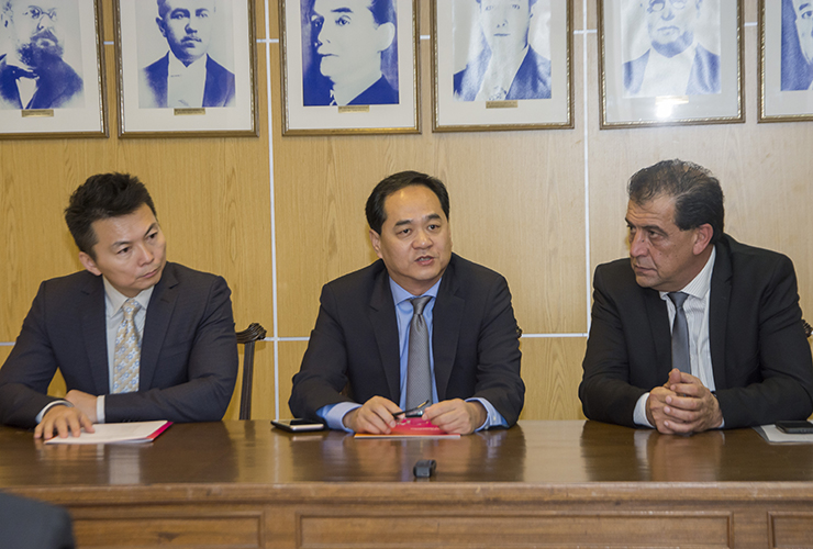 El ministro de Producción y representantes industriales de San Luis recibieron al embajador de China, Yang Wanming,