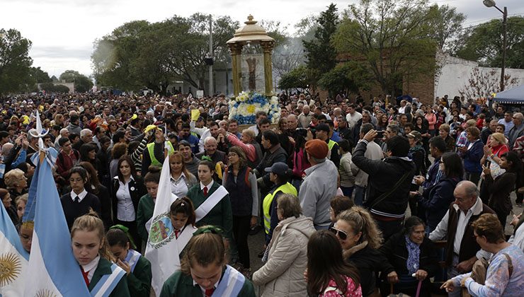 Miles de fieles honraron al Cristo del Espino