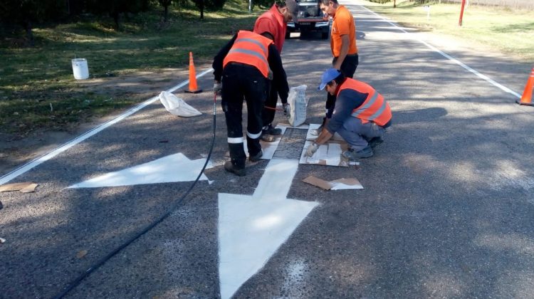 Cien nuevos carteles para las autopistas Los Puquios y Serranías Puntanas, y demarcación horizontal para la Ruta Nº 30