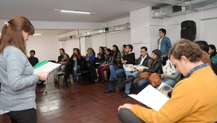 Brindaron asesoramiento a docentes por los Intercolegiales Culturales