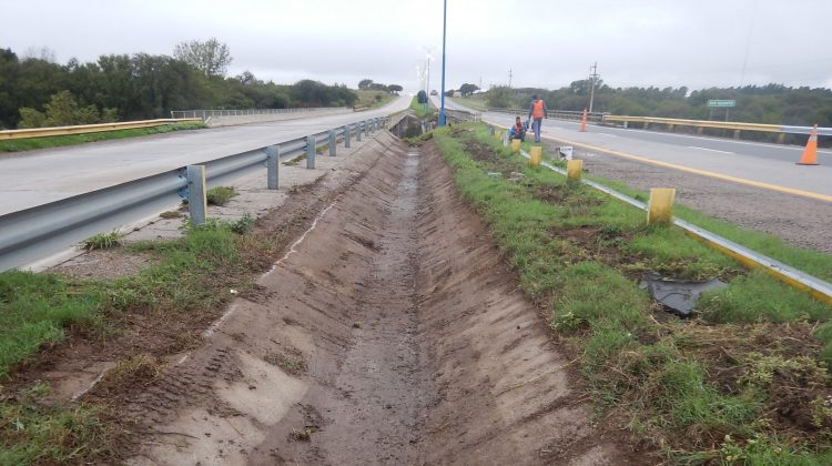 Realizan mantenimiento y limpieza en Autopista de las Serranías Puntanas