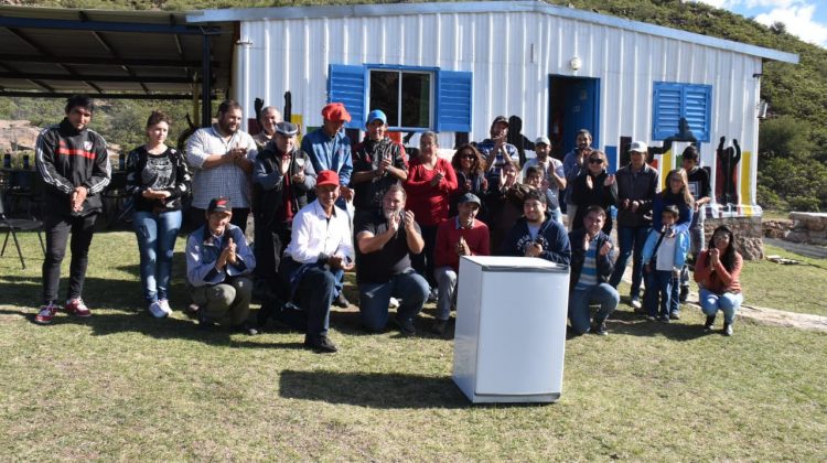 El Gobierno llegó a lo más recóndito de la provincia y llevó felicidad a 12 familias rurales y a una escuela