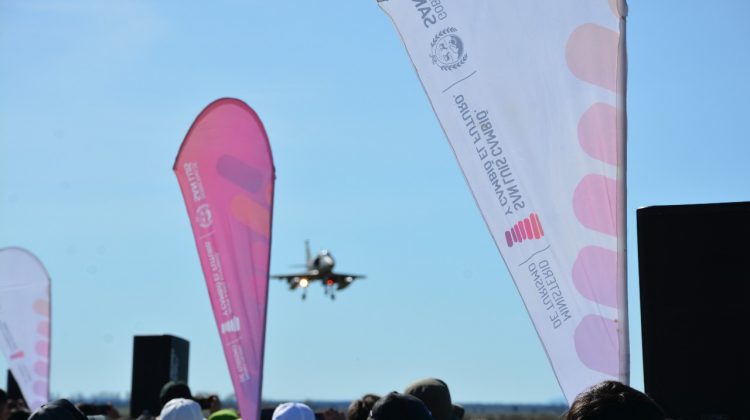 Turismo participó de la primera jornada del Festival Aéreo