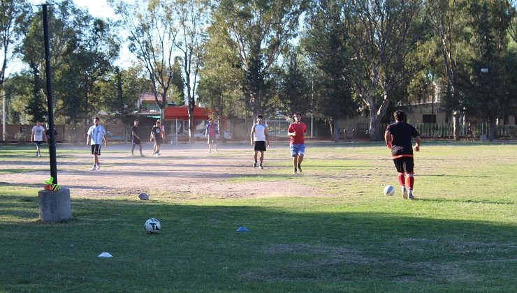 Urbanismo y Parques abrió una escuelita de fútbol