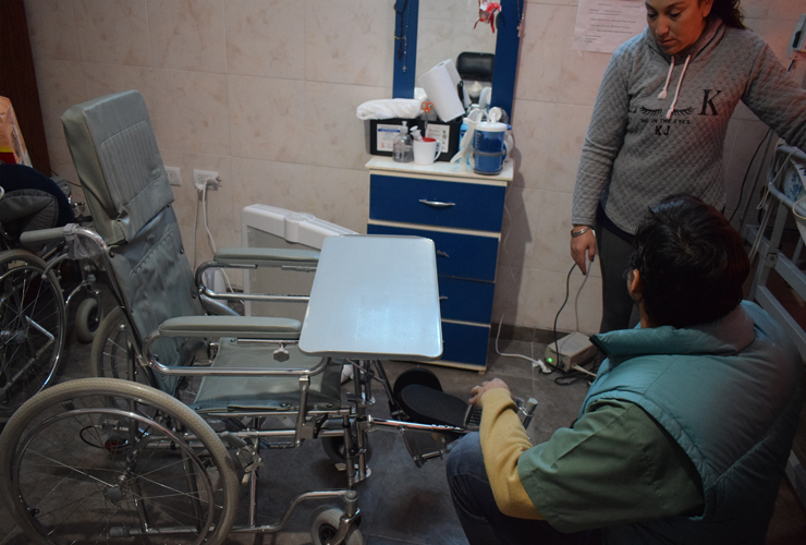El Gobierno de San Luis entregó equipamiento ortopédico a un joven de Villa Mercedes.