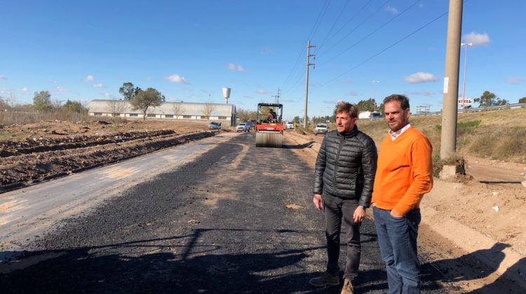 Tomasevich recorrió la obra de pavimentación en un tramo de la Autopista de las Serranías Puntanas