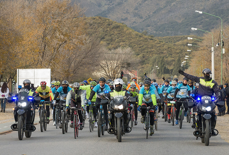 Más de 200 ciclistas participaron del desafío “Uniendo los Comechingones”.