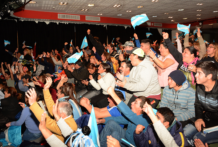 Los beneficiarios del Plan Solidario celebraron la clasificación de Argentina a octavos.