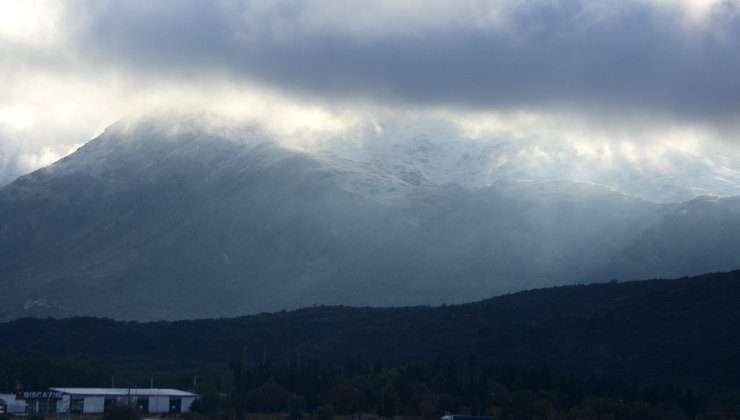 Martes con muy bajas temperaturas y probable regreso de la nieve en las sierras