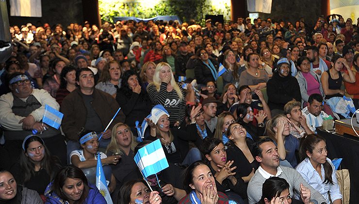 Los trabajadores del Plan Solidario miraron Argentina-Croacia en el Salón Blanco
