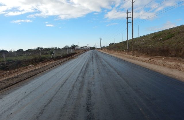 Progresa la pavimentación del nuevo retorno en la Autopista de las Serranías Puntanas