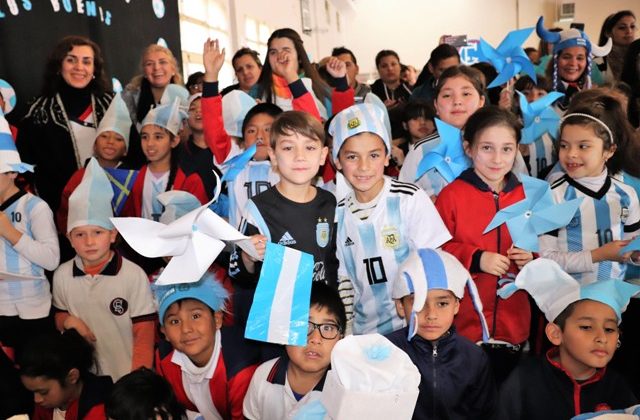 Los chicos del Centro Educativo “Eva Perón” ya aprenden y se divierten con la fiesta grande del fútbol