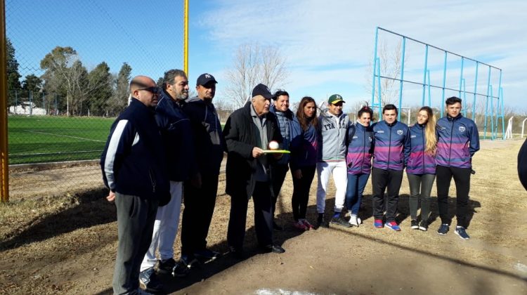 Homenaje al profesor Tindaro Latorre, impulsor del sóftbol en San Luis