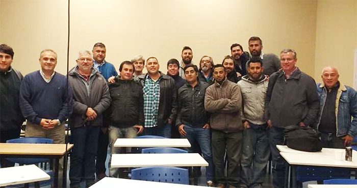 Alumnos de la carrera de Albañilería de la UPrO realizaron un curso de Techos y Estructuras de Hormigón