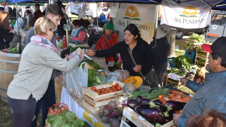 La Feria de Pequeños y Medianos Productores reunió a más de 200 productores