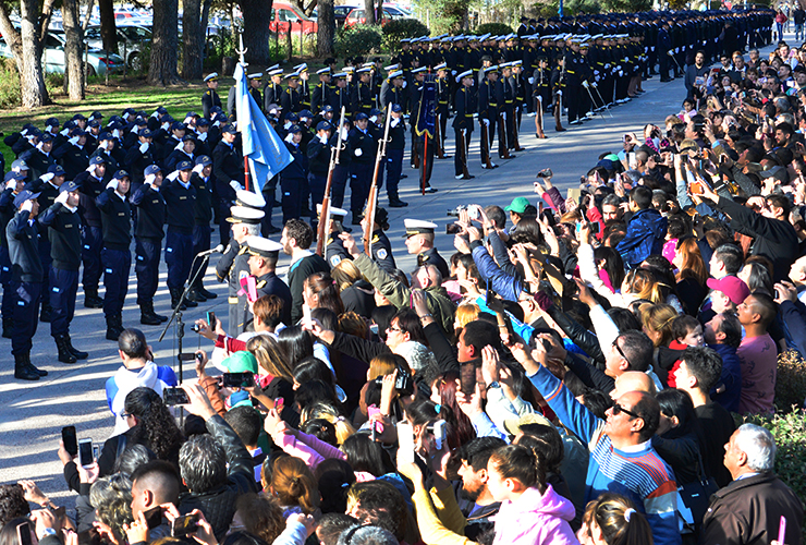 Más de 140 cadetes del Instituto Superior de Seguridad Pública juraron lealtad a la Enseña Patria.
