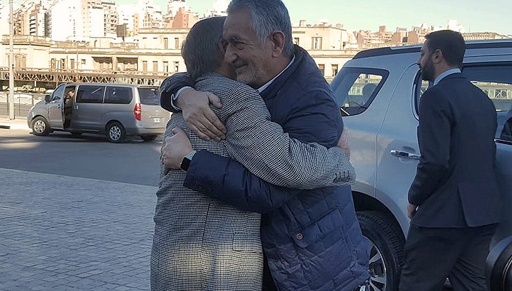 Alberto ya está reunido con el gobernador de Córdoba