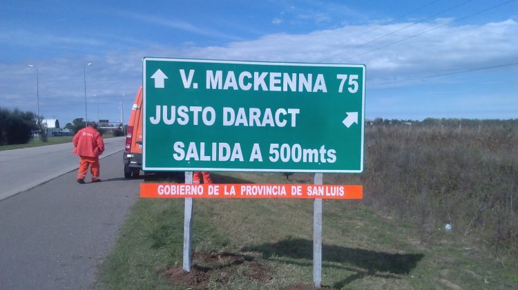 En dos años y medio de gestión, el Gobierno ya colocó más de 3 mil carteles viales