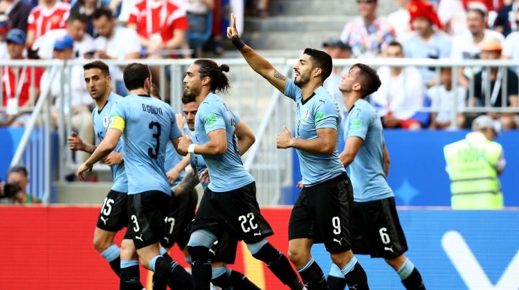 Uruguay goleó a Rusia y ganó en su Grupo