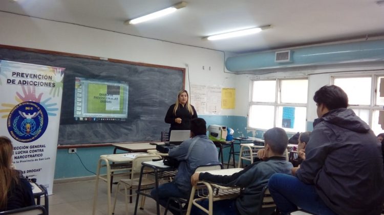 Alumnos del nivel secundario se capacitaron sobre adicciones