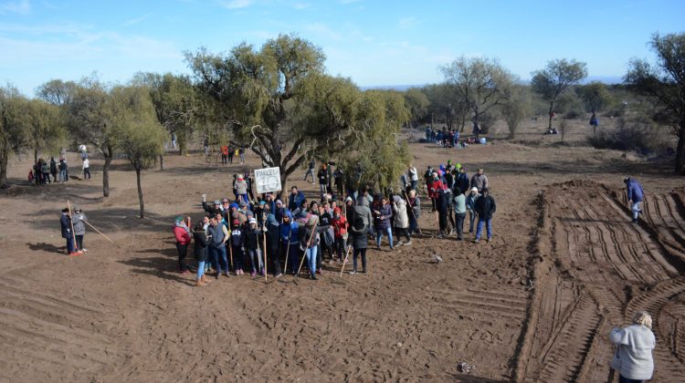 Más de mil beneficiarios del Plan Solidario trabajan en la circunvalación de La Punta